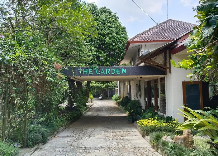The Garden Family Guest House Powered By Cocotel Bogor